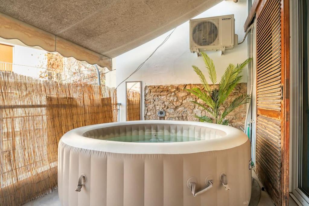 Openair Hot Tub/Big Balcony/Great Boutique Apt Athena Bagian luar foto